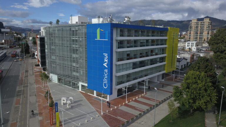 Vista panoramica de el edificio clinica azul